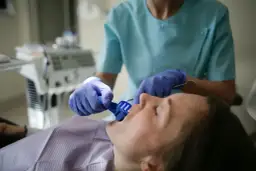 Bezbolesne leczenie zębów: Czy strach przed dentystą to przeszłość?