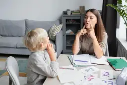 Kiedy dziecko zaczyna mówić? Etapy, wsparcie, sygnały alarmowe