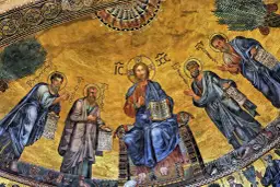 Złota mozaika w bazylice św. Pawła za Murami: Chrystus z apostołami, w tym św. Paweł, nauczający z księgą.