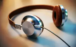 Tłumaczenie symultaniczne: Jak działa, ile kosztuje, co musisz wiedzieć?