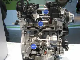 Silnik 1.0 Ecoboost z turbosprężarką o niskiej bezwładności, bezpośrednim wtryskiem paliwa i dopasowanym układem wydechowym.