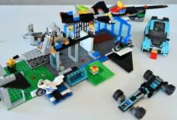 Zbudować z lego można bazę z helikopterem, radiowozem, motocyklem i dwoma samochodami wyścigowymi.
