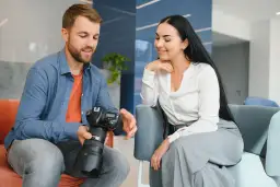 Mężczyzna z aparatem pokazuje kobiecie efekty swojej pracy. Fotograf omawia szczegóły sesji.