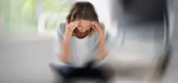 Przyczyny zawrotów głowy: co je wywołuje i jak ich unikać