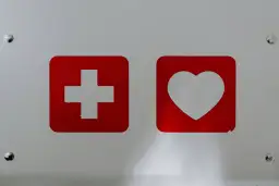 Czy defibrylator zatrzymuje serce? Zrozum jego działanie i skutki