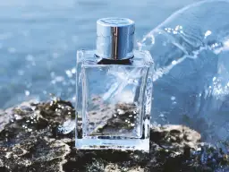 Wie frisch geduscht riechen? Die besten Parfums & Tricks