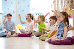 Żłobek prywatny czy państwowy? Porównanie, które rozwieje wątpliwości