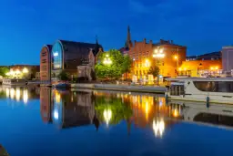 Piękne miasto nad rzeką, idealne na postój. Zobacz, co warto zobaczyć po drodze nad morze!