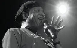 Wokalista jazzowy: Odkryj największe talenty i ich muzykę