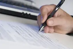 Uczeń nieklasyfikowany: Świadectwo, egzamin, promocja co musisz wiedzieć?