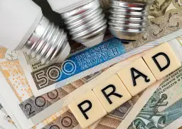 Żarówki na banknotach 500 i 200 zł, litery układające się w słowo "PRĄD".