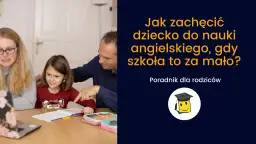 Rodzina uczy się angielskiego przy stole, obok laptopa i zeszytów.