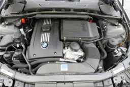 Jaki silnik BMW E90 wybrać? Zobacz te najbardziej niezawodne jednostki