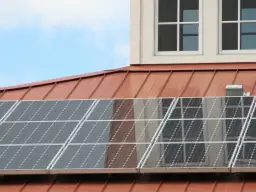 Przydomowe elektrownie słoneczne cennik – poznaj ukryte koszty instalacji