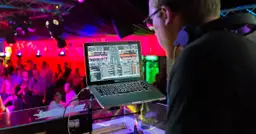 Mikser DJ-ski analogowy czy cyfrowy - co wybrać?