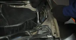Gdzie jest filtr powietrza w BMW E87? Oto wszystko, co musisz wiedzieć
