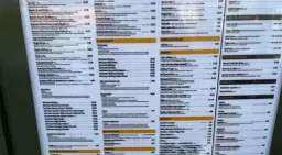 Cennik McDonald's: sosy od 1,50 zł do 6,50 zł. Sprawdź, ile kosztują sosy w McDonald's, by dopasować je do swojego ulubionego dania.