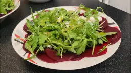 Oryginalne carpaccio z buraka z rukolą? Nowe oblicze tego warzywa
