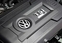 Silnik EA888 TSI z logo VW.