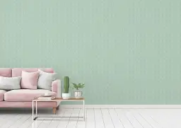 Sofá rosa y cojines blancos sobre suelo de madera. La pared de fondo tiene un patrón de rombos en colores que combinan con el verde agua.