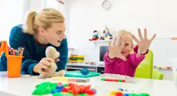 Problemy sensoryczne u dzieci: Rozpoznaj i pomóż swojemu maluchowi