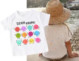Biała koszulka z napisem "Dzień Kropki" i wesołymi, kolorowymi kropkami. Idealna na świętowanie tego dnia w stylu DIY!