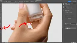 Pokazuje, jak usunąć tło w Photoshopie, zaznaczając fragment obrazu dłoni z buteleczką.