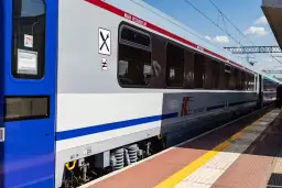 Wagon restauracyjny w pociągu TLK. Czy w pociągu TLK jest wars? Tak, ten wagon to dowód.