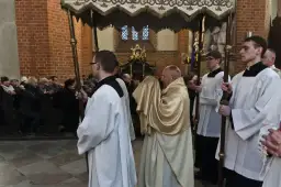 Ile trwa msza w niedzielę? Zaskakujące fakty o jej czasie trwania