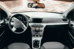 Ile pali Opel Astra 1.6 benzyna? Rzeczywiste spalanie i koszty użytkowania