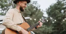 Jak dobrać pierwszy zestaw do nauki gry na gitarze?