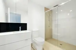 Ile naprawdę kosztuje remont małej łazienki w bloku? Sprawdź, jak nie przepłacić!