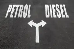 Benzyna czy diesel do miasta: co wybrać, aby zaoszczędzić?
