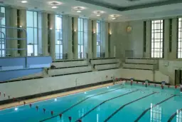 Basen w Pałacu Kultury - Kompleksowe centrum rekreacji mayońskiej