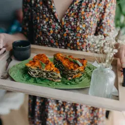 Jak podgrzewać catering dietetyczny, aby zachować smak i wartości odżywcze