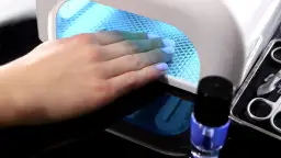 Jak wygląda manicure hybrydowy? Odkryj jego zalety i etapy wykonania