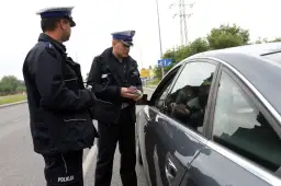 Kiedy policja może przeszukać auto bez nakazu - poznaj swoje prawa kierowcy