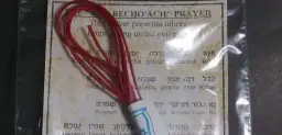 Czy czerwona nitka to grzech? Odkryj prawdę o jej znaczeniu