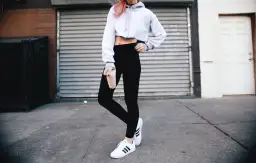 Inspirujące stylizacje z Adidas Superstar - od casual po boho