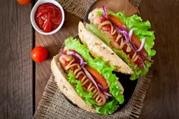 Ile kalorii ma hot dog? Zaskakująca prawda o kaloryczności ulubionej przekąski