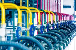 Pompy śrubowe w przemyśle petrochemicznym - gdzie znajdują zastosowanie?