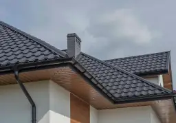 Jak dobrać podbitkę do czarnej dachówki - najlepsze rozwiązania i inspiracje