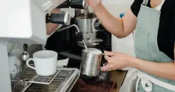 Ile ml mieści szklanka mleka? Kuchenny przelicznik, który zaskoczy
