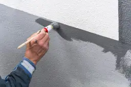 Tynk silikonowy czy silikatowy? Wybierz idealny dla Twojego domu!