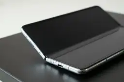 Folia ochronna na ekran: opinie, zalety i wady różnych typów