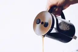 Jak używać zaparzacza do kawy, aby uniknąć gorzkiego smaku?