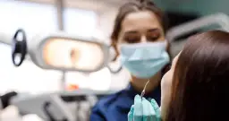 Jak zapisać się do dentysty na NFZ? Krok po kroku do darmowego leczenia