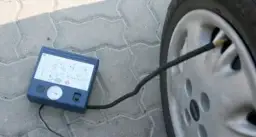 Ile bar w oponach zimowych? Sprawdź, by uniknąć niebezpieczeństw.