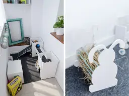 Jak zrobić paśnik dla królika? Biały paśnik w kształcie zajączka z siankiem i patyczkami. Obok klatka z tunelem i rampą.