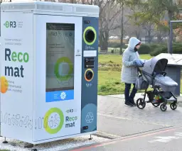 Butelkomat w Warszawie: Dlaczego warto z niego korzystać?